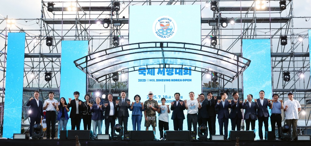 250719 김진경 의장, 2025 WSL 시흥 코리아 오픈 국제서핑대회 참석해 참가선수들 격려 (2).jpg