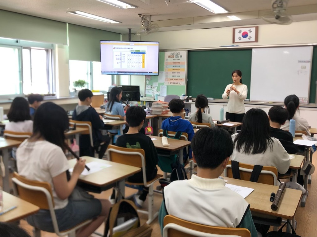 서현유스센터 1인1악기 프로그램 진행 사진.jpg