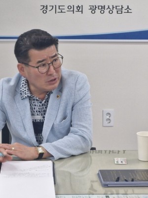 250703 유종상 의원, 신안산선 붕괴 82일, “컨테이너 생활 고려에서 수능 걱정까지”....피해 주민 아픔 보듬어 (1).jpg