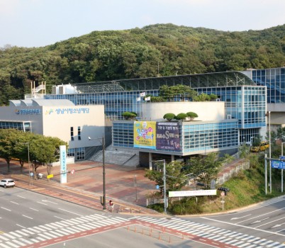 중원유스센터 전경.jpg width: 100%; height : 150px