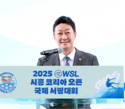 250719 김진경 의장, 2025 WSL 시흥 코리아 오픈 국제서핑대회 참석해 참가선수들 격려 (1).jpg width: 100%; height : 150px
