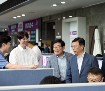 대학진학박람회 진행사진 (1).jpg width: 100%; height : 150px