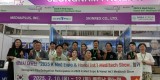 공공의료정책관-2025년 베트남 K 의료기기 전시회에 참여한 성남기업 대표들이 단체촬영을 하고 있다..JPG