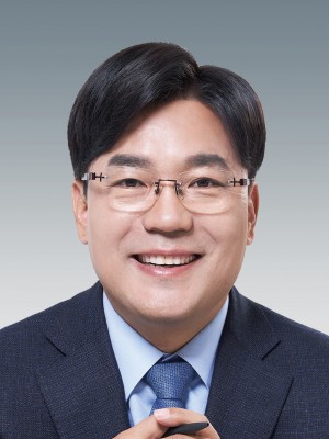 [사진] 최만식 의원 명함사진(보도자료용).jpg