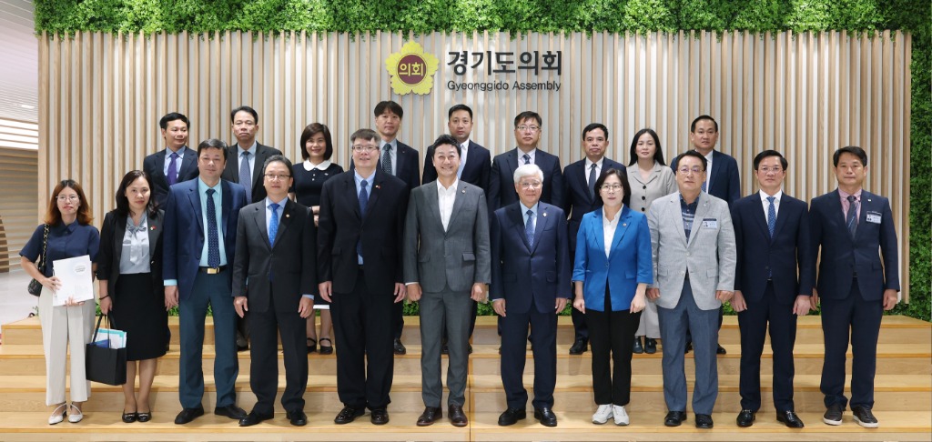 250731 서현옥의원, 베트남 조국전선중앙위원회 대표단 접견...한-베 경제협력 모델 확장 기대(2).jpg