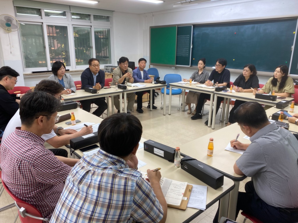 [사진] 250807_최만식 경기도의원, 성남북초 교육 환경 개선 위한 정담회 열어1.jpg