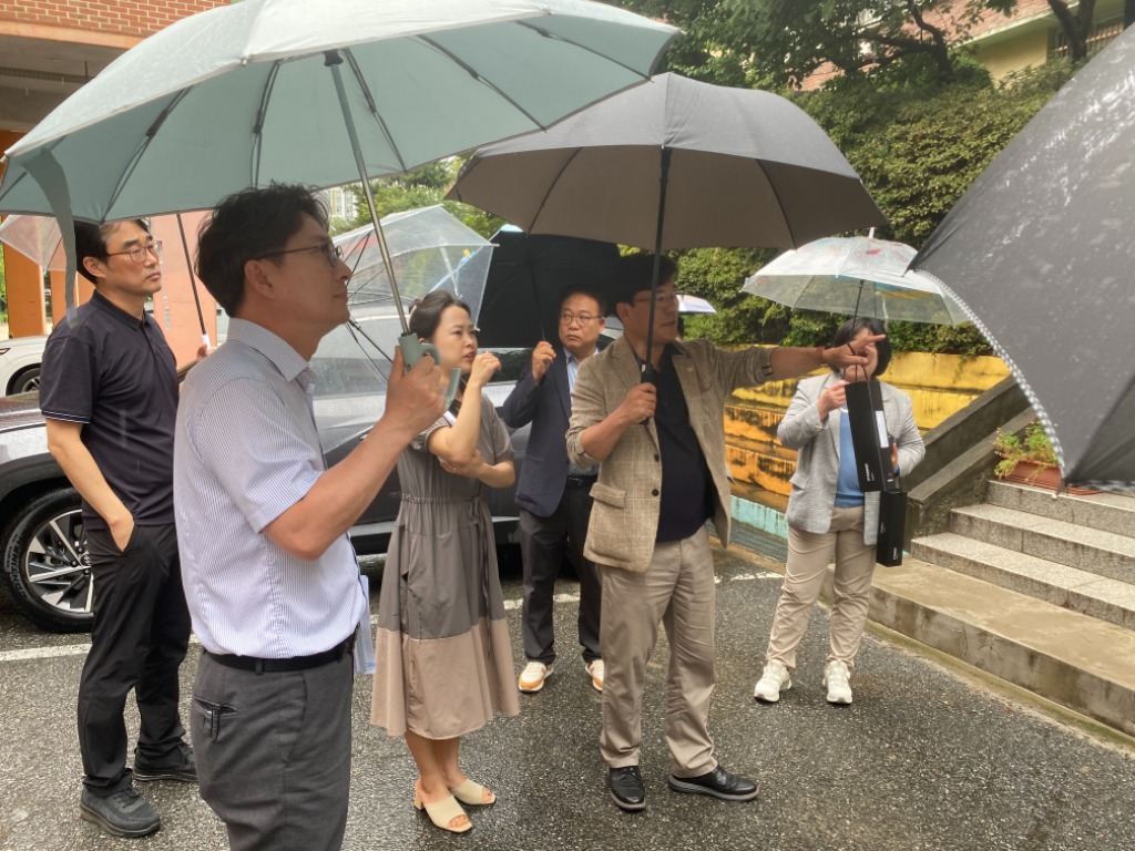 [사진] 250807_최만식 경기도의원, 성남북초 교육 환경 개선 위한 정담회 열어2.jpg