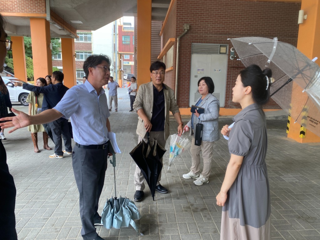 [사진] 250807_최만식 경기도의원, 성남북초 교육 환경 개선 위한 정담회 열어3.jpg
