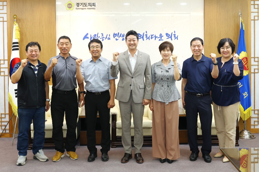 250814 김진경 의장, 시흥 의용소방대장단과 지역안전 협력방안 논의 (1).jpg