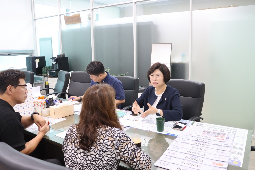 250821 이애형 의원, 수원시 ‘청개구리 연못’ 사업 청취...경기도 전역 확대를 위한 제도적 기반 마련할 터.jpg