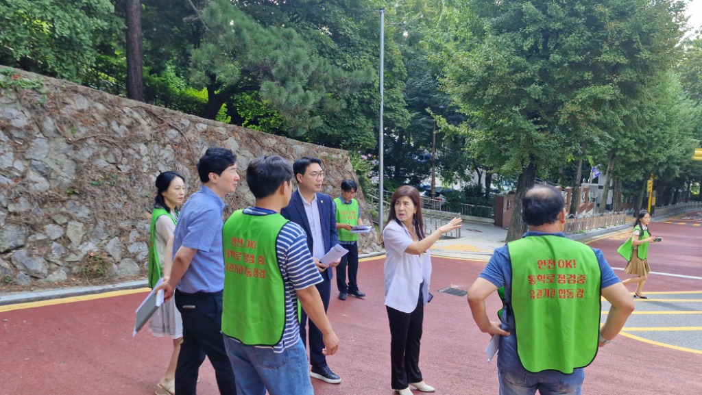 문승호 경기도의원·이군수 성남시의원, 희망대초 통학로 안전 개선 중간점검 간담회 개최.jpg