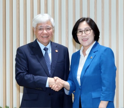 250731 서현옥의원, 베트남 조국전선중앙위원회 대표단 접견...한-베 경제협력 모델 확장 기대(1).jpg width: 100%; height : 150px