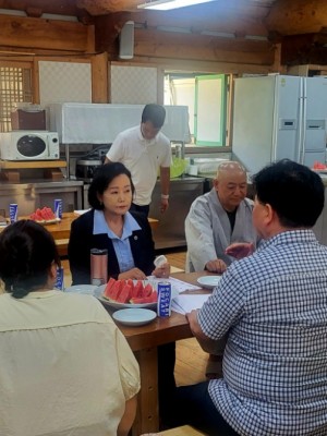 250731 정윤경 부의장, 수리산도립공원 내 전통사찰 수리사, 종교문화 체험시설 조성을 위한 연속 간담회 개최(1).jpg