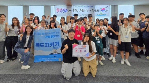 _한국이_ 기부 단체사진.jpeg