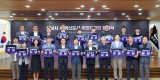 AI반도체과-12일 시청 한누리실에서 열린 ‘AI혁신도시 추진자문단’ 출범식에서 신상진 성남시장과 추진자문단 위원들이 기념촬영을 하고 있다..jpg