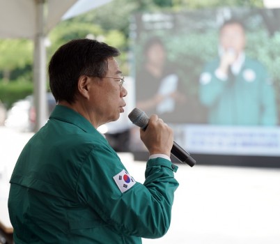 1. 신상진 성남시장이 국가중요시설 테러대비 통합대응훈련에 참석해 참관소감을 전하고 있다.jpg width: 100%; height : 150px