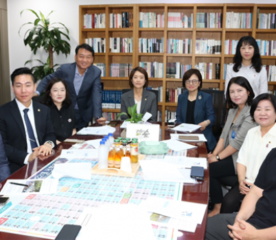 사진_학폭 입법 건의서 제출.png width: 100%; height : 150px