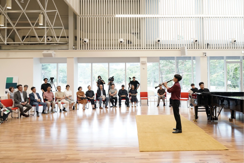문화관광과-지난 8월 29일 성남물빛정원 뮤직홀에서 열린 공사 관계자 대상 감사 콘서트 때(자료사진).jpg
