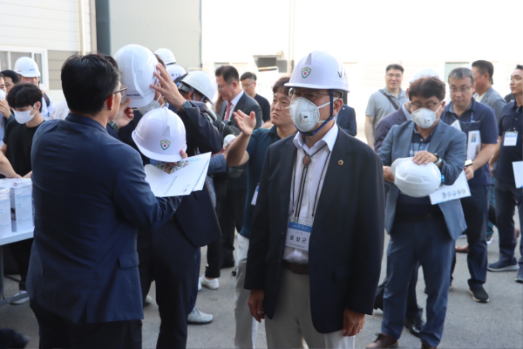 250904 윤성근 의원, ‘방염물품 실화재 실험’ 현장 참관...화재 확산 억제 효과 직접 확인 (1).jpg