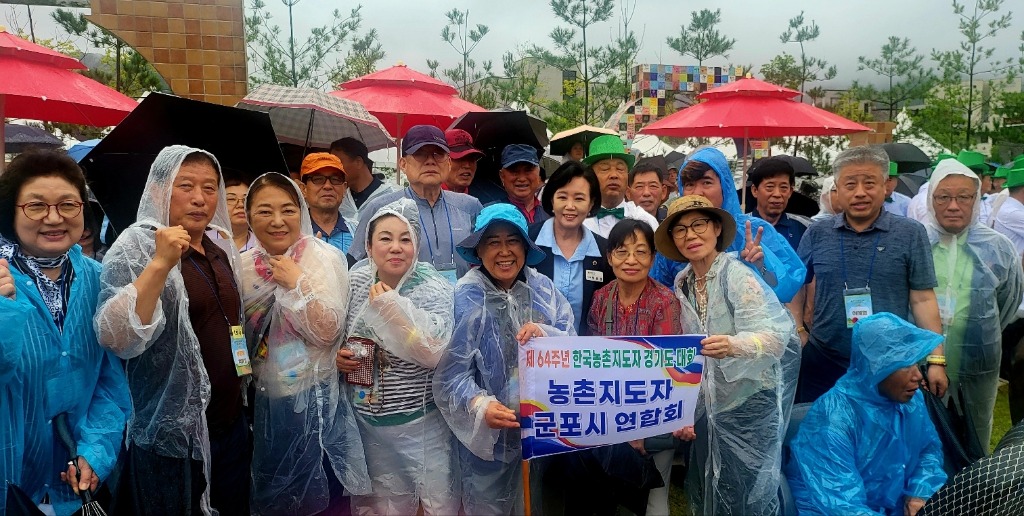 250904 정윤경 부의장, “경기농업인 여러분이 농촌을 지탱하는 버팀목이자 대한민국 농업의 미래” (2).jpg