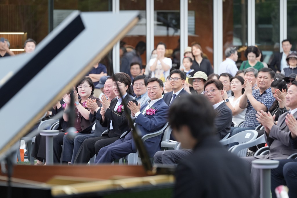 신상진 성남시장, 성남물빛정원 뮤직홀 개관식 참석