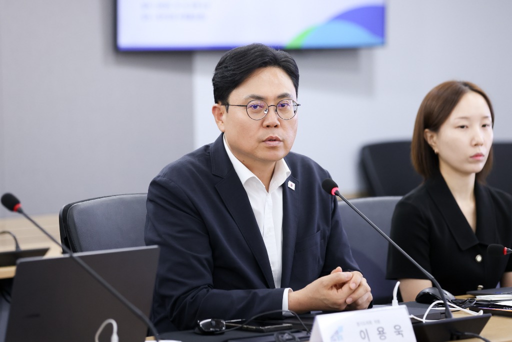 250908 이용욱 의원, 경기도사회적경제위 위원 위촉... 사회적경제 공동체와 연대 약속 (1).jpg