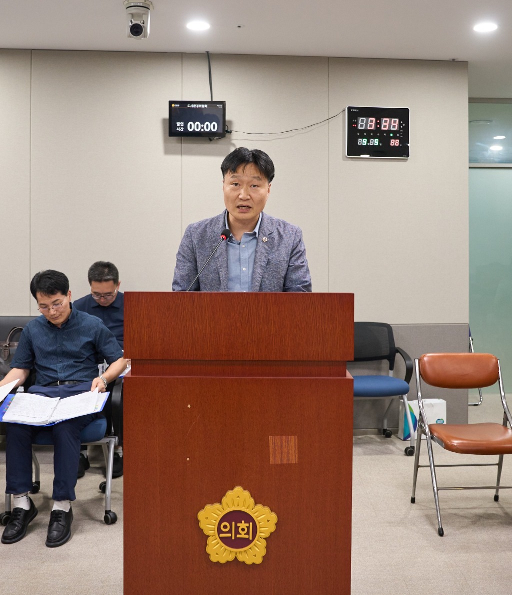 250908 김태희 의원, 경기도 모듈러주택 공급 활성화 지원 조례안 상임위 심사 통과 (1).jpg