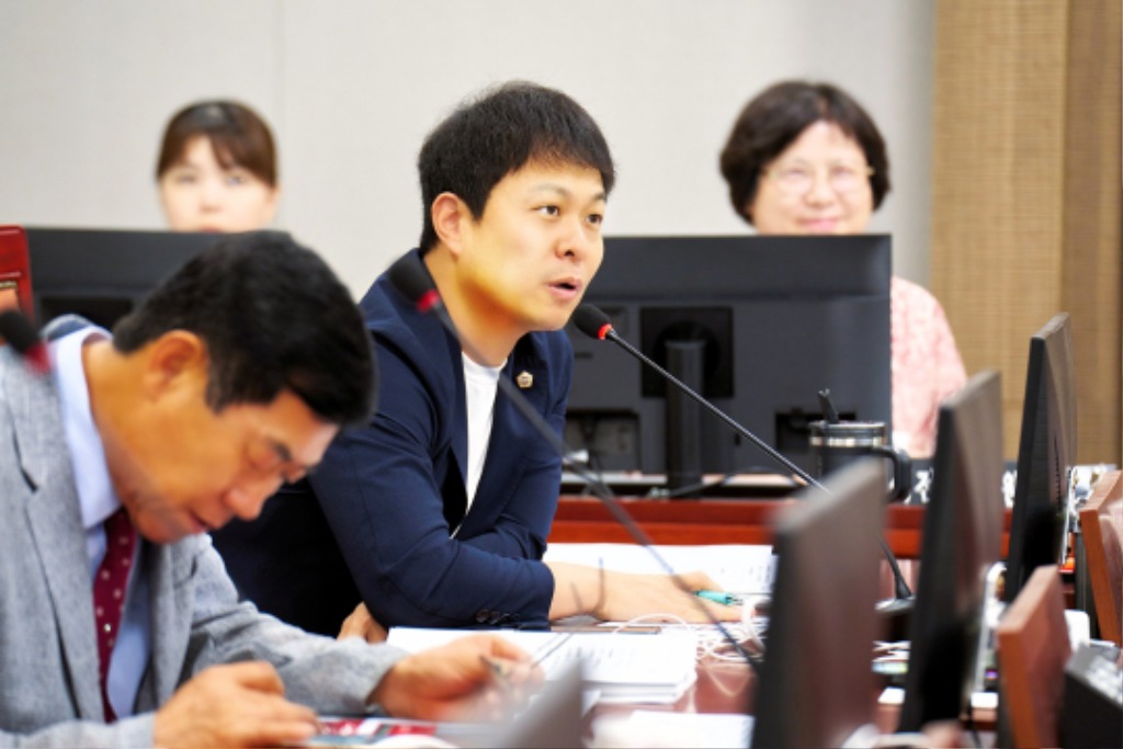 250908 유영일 의원, 경기도 도시 및 주거환경정비 조례 일부개정조례안 상임위 심사 통과 (1).jpg