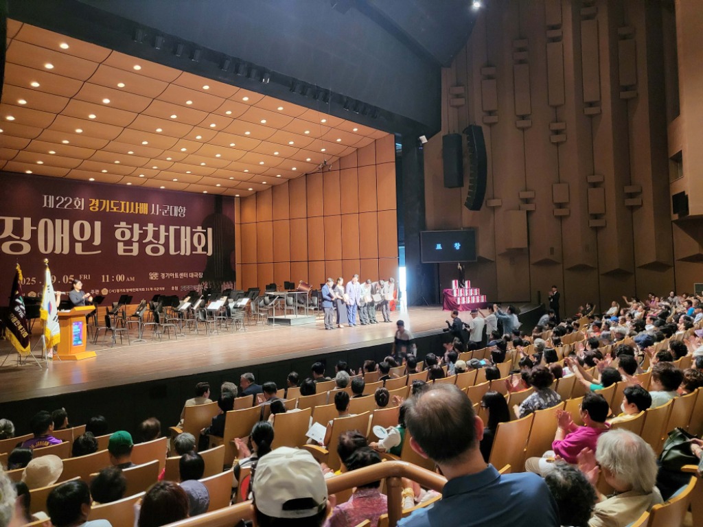 250908 이선구 의원, 제22회 경기도지사배 시군대항 장애인 합창대회 참석 (2).jpg