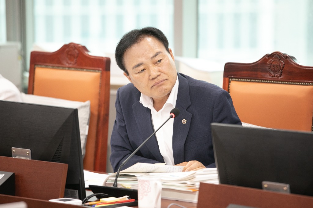 250908 김종배 의원, 경기도 건축 조례 일부개정조례안 상임위 심사 통과 (1).JPG