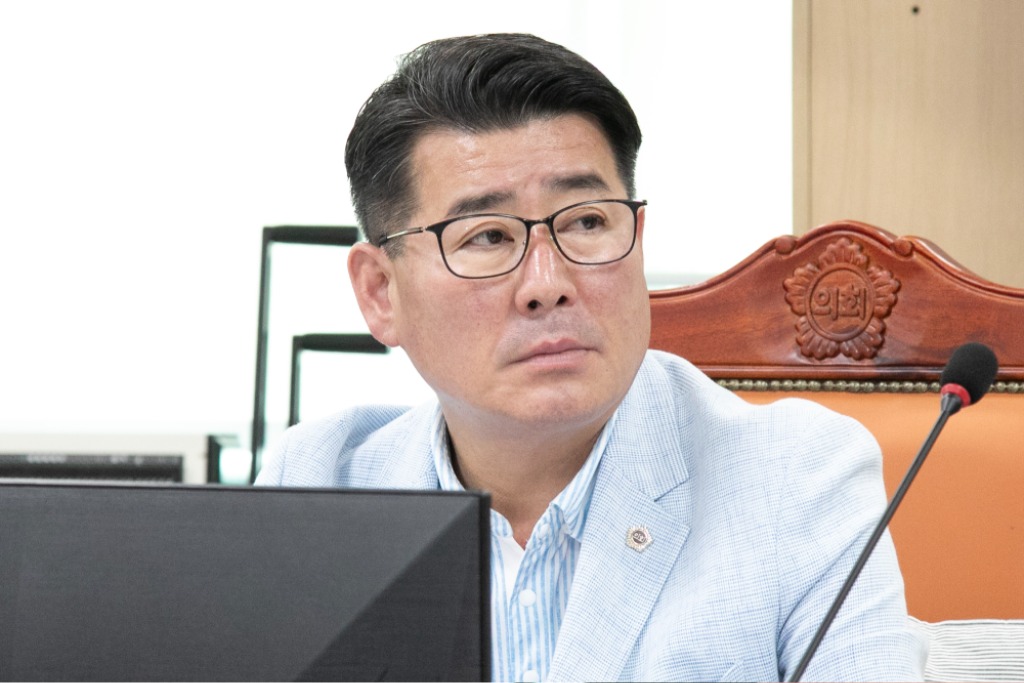 250911 유종상 의원, 대표발의 전국 최초 공공유휴공간 이용 신.재생에너지 보급 조례안 상임위 심사 통과2.jpg
