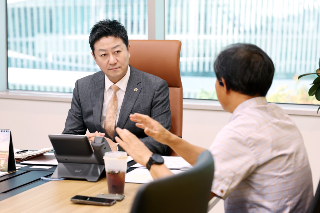 250911_김진경 의장, 시흥시 이동노동자 이동 쉼터 확충 논의2.jpg