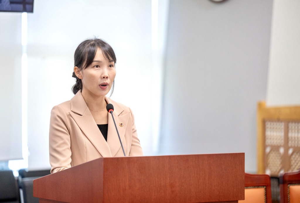 250911 이인애 의원 대표 발의, 경기도 평생교육진흥 조례 일부개정조례안 등 상임위 통과.jpg