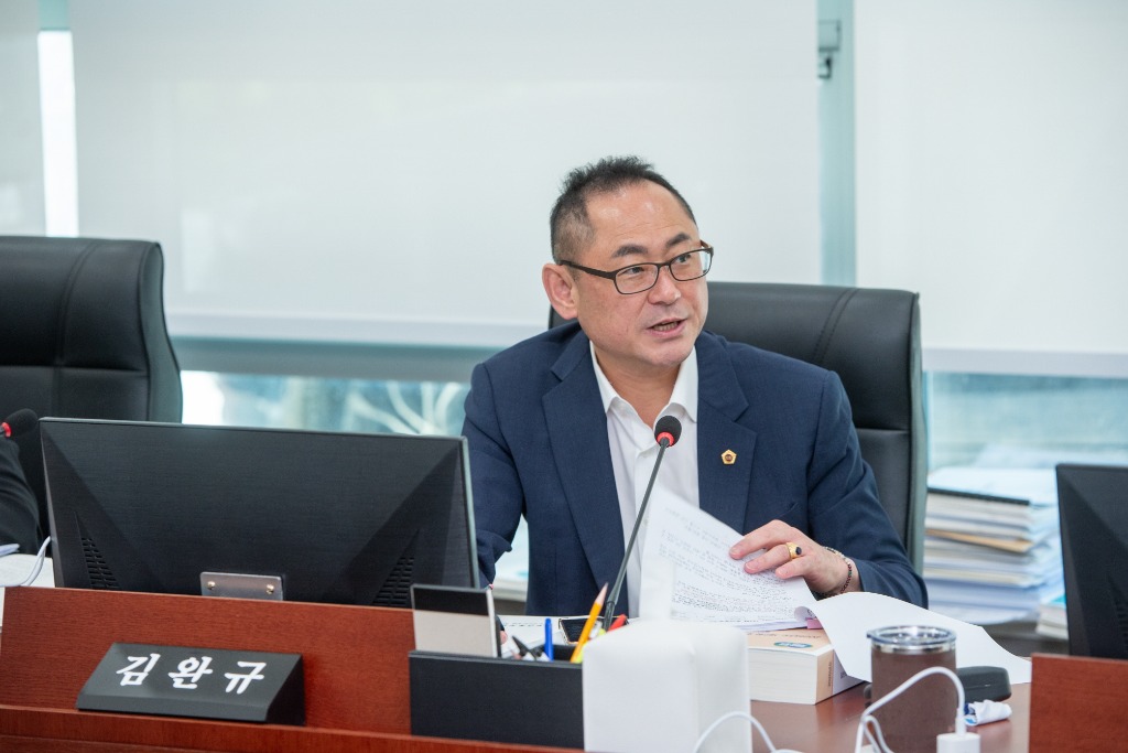 250911 김완규 의원, 소비쿠폰 사업 절차적 하자와 독점구조 반드시 짚어야.jpg