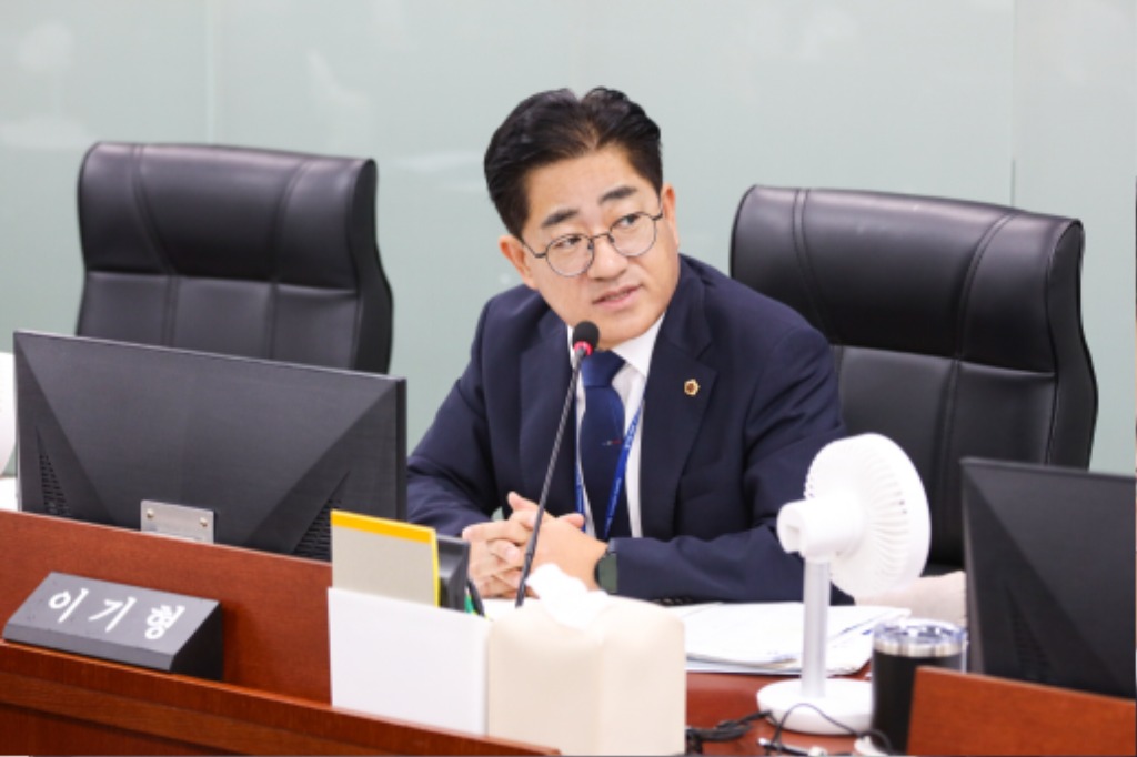 250911 이기형 의원, 경기도 기업 해외진출 성과 위한 _경기비지니스센터_ 현지 수요 맞춤 지원 필요.jpg