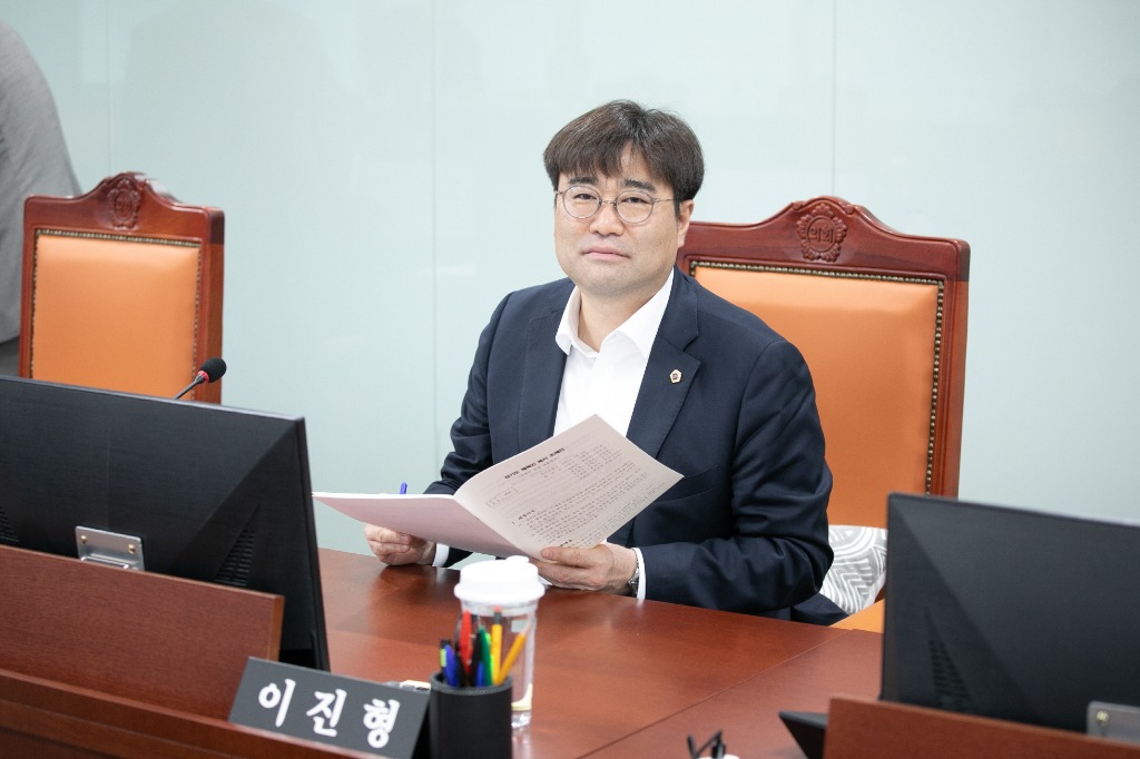 250911 이진형 의원, 박물관·미술관 진흥 조례 개정안 발의...상임위 통과.jpg