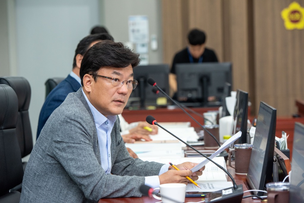 250911_지침 변경 탓에 도비 지원 제외… 최만식 의원, 기초푸드뱅크 피해 구제 요구.jpg