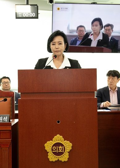 250912 정윤경 부의장, ‘경기도 벼 대체작물 재배 활성화 지원 조례안’ 상임위 통과.jpg
