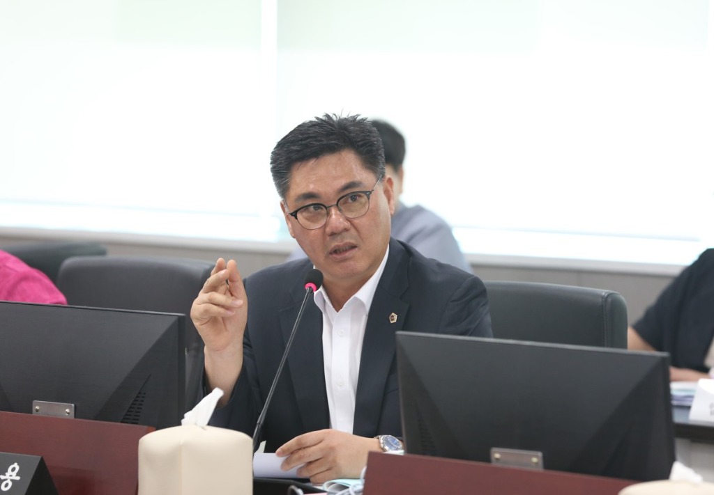 250912 정하용 의원, 사회적경제원장 후보자 전문성·업무공백 집중 검증.jpg
