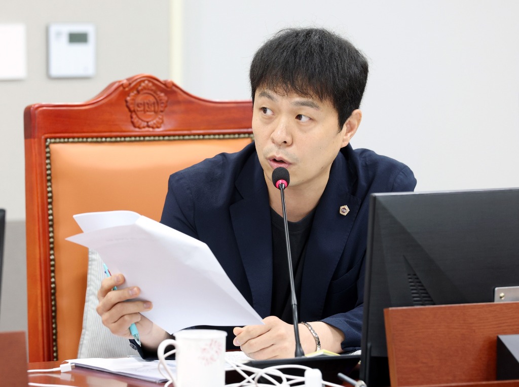 250915 유영일 의원, 고가 차량제공·보은인사 의혹 등 김용진 GH사장 후보자 전방위 검증.jpg