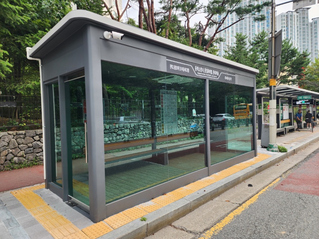 250916 정하용 의원, 용인시 동백2동·보라동 미세먼지 저감형 버스정류소 설치 완료(2)_동백소방서.jpg