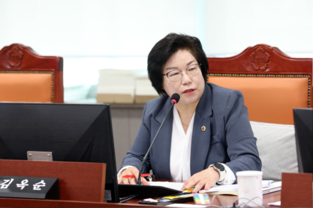 250916 김옥순 의원, GH 사장 후보자 인사청문회서 재무 건전성 확보·공공성 강화 촉구 (2).jpg