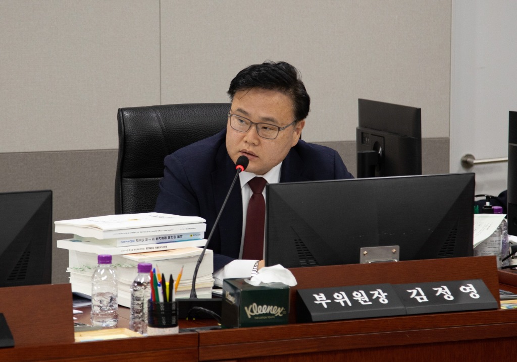 250916 김정영 의원, 경기도 ‘민생회복 소비쿠폰 지급’을 위해...도민의 민생 예산 삭감 등 강하게 비판.JPG