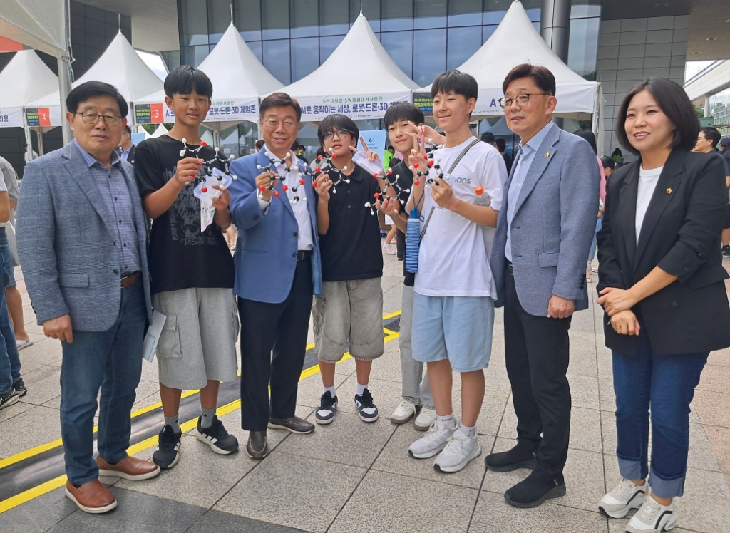성남시청소년창의과학축제 참가 내빈 사진.jpg