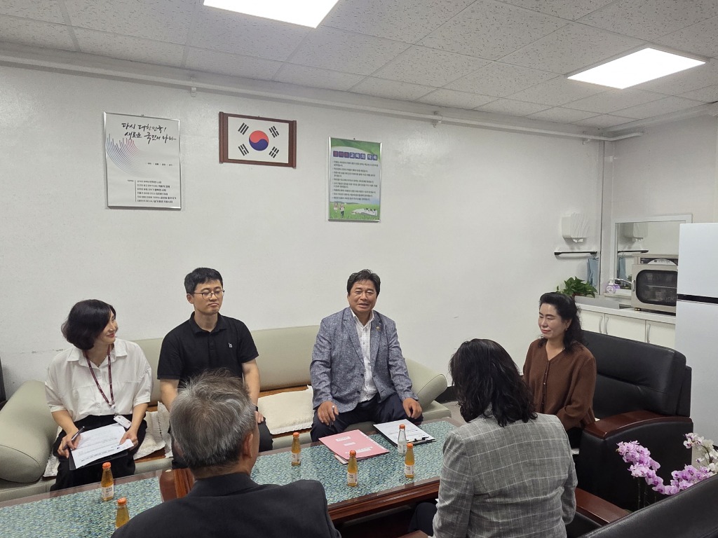 250917 김호겸 의원, 평택초등학교 학교급식실 환기설비 개선 현황 점검, 학교 급식실 환경개선이 교권 보호에 도움이 된다! (3).jpg