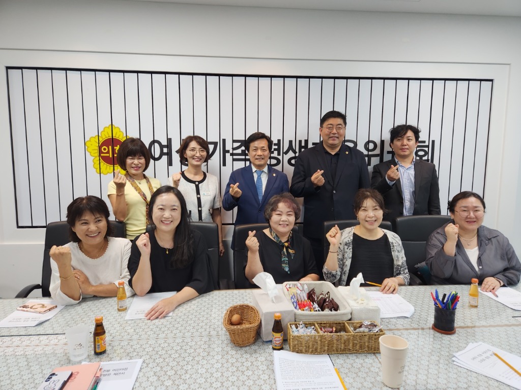 250917 문형근 의원, 0세아 전용 어린이집 도의회방문 정담회 개최 (1).jpg