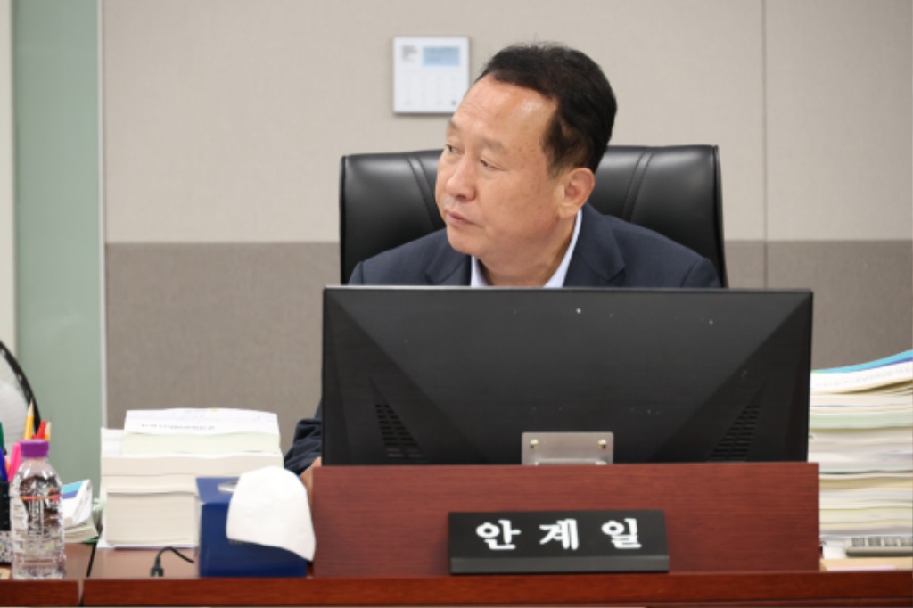 250918 안계일 의원, 청년 노동자 지원사업 _이탈자 쏠림_에 질타.JPG