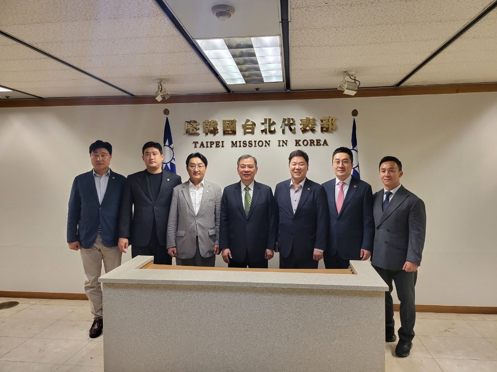 250918 최병선·이상원 의원, 주한국타이베이대표부와 대만 교류 차담 통해 경기도 문화·스포츠 발전 모색.jpg