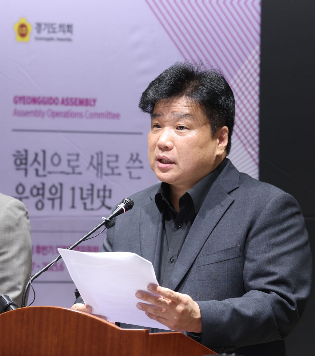 [추가]250918 양우식 의회운영위원장, _혁신으로 새로 쓴 운영위 1년사_ 발간 (1).jpg