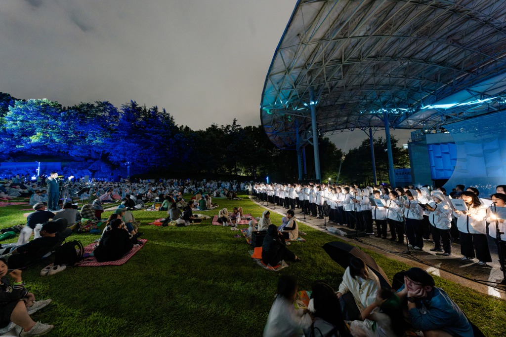 2025 성남페스티벌 메인콘텐츠 _시네포레스트_동화_에 참여한 1000명의 시민합창단.jpg